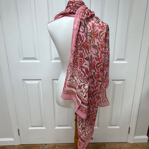 Indian Hand-Printed Floral Sarong Scarf - 93" x 36" - NEW in Bags. - Picture 3 of 13